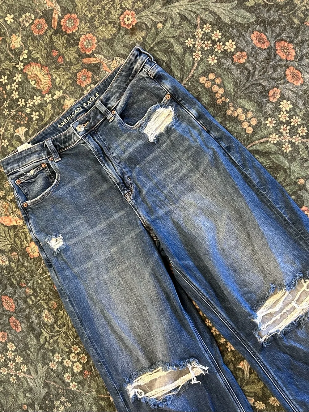 American Eagle Super High Rise Bagg Wide Leg Distressed Jeans - Picture 2 of 7